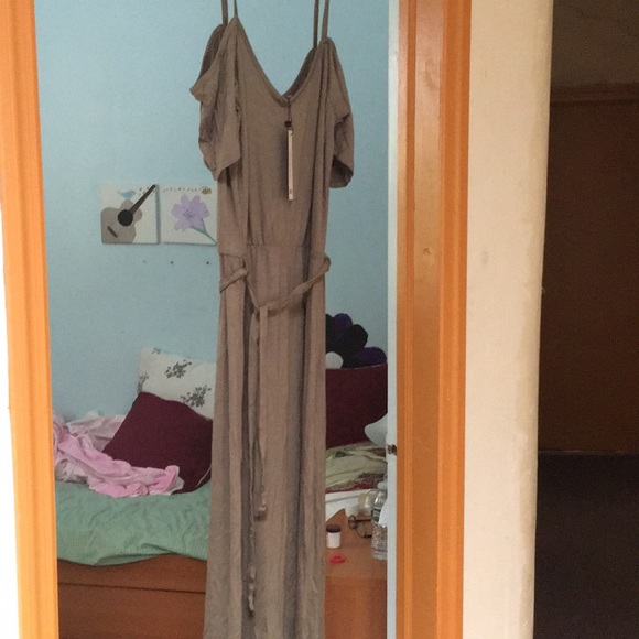 NWT Isla Shoulder Maxi Dress - Picture 2 of 4